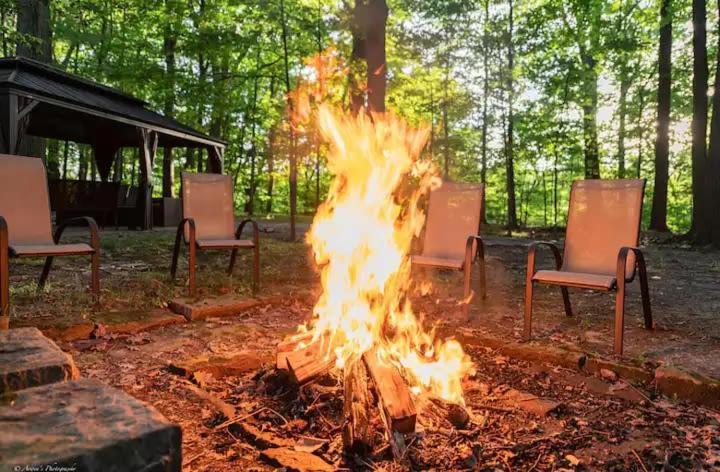 Log Cabin - Natures Oasis - Fire Pit & Gazebo Cleveland Dış mekan fotoğraf